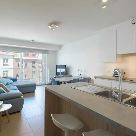 Chic Flat With Bunk Beds *